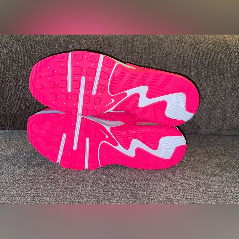New Women’s Nike Air Max Excee Shoes - Picture 6 of 9